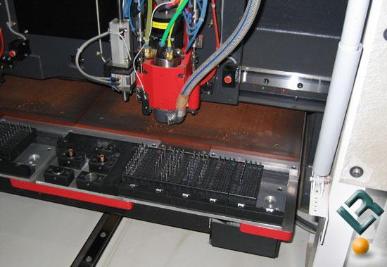 Perfurador industrial de placas de circuitos