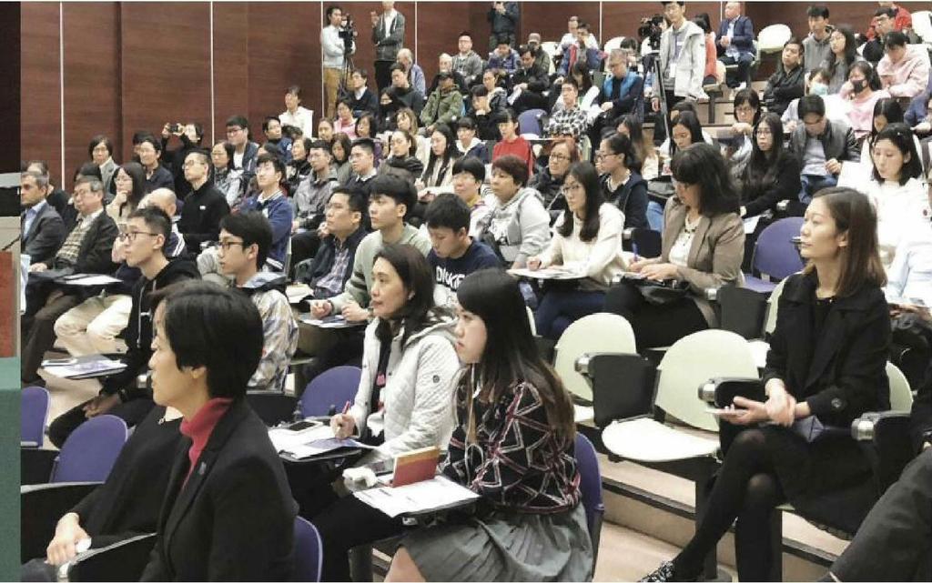 Sob o slogan "formar os médicos do amanha" realizou-se no sábado uma sessão de esclarecimento sobre o novo curso.