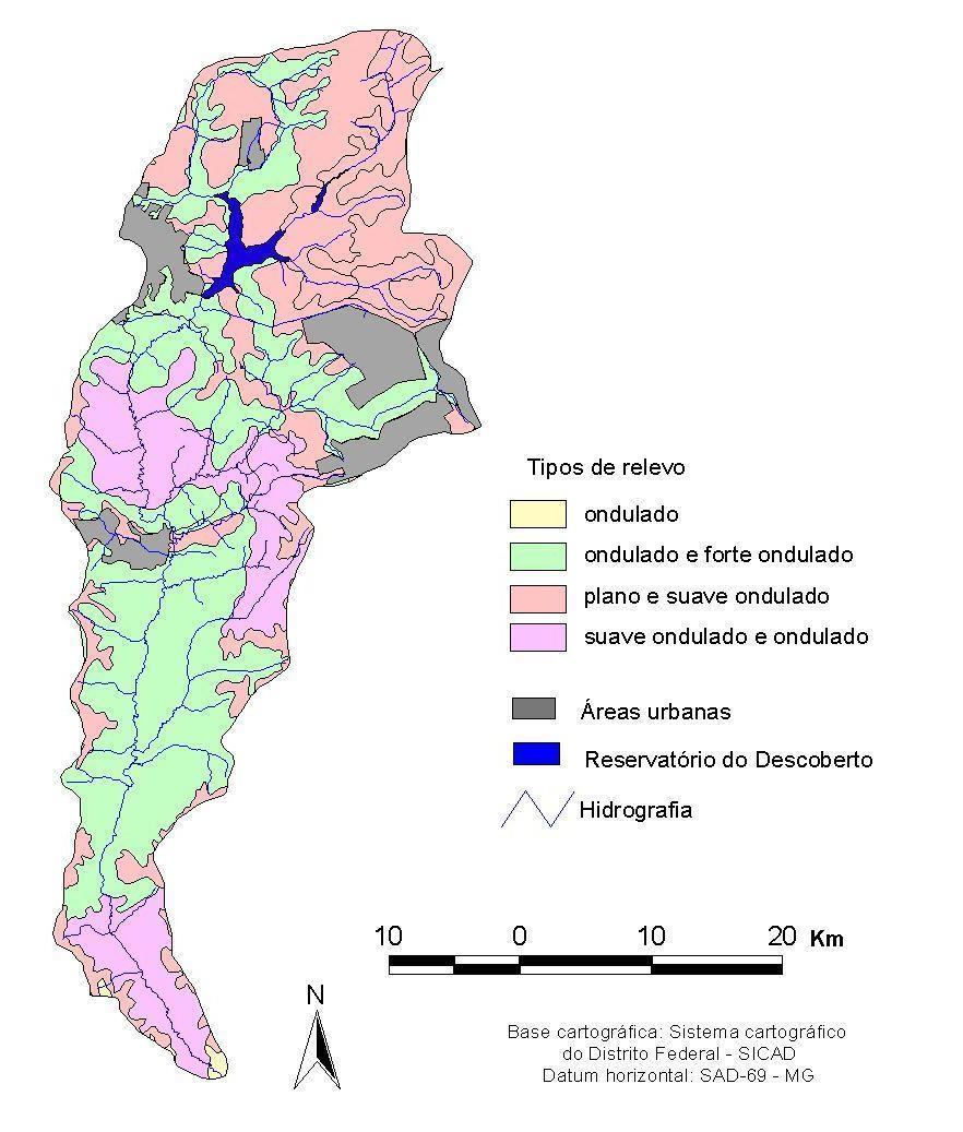 O rio Descoberto é o principal curso de água desta bacia, situado, na maior parte de sua extensão, na divisa entre o Distrito Federal e o Estado de Goiás.