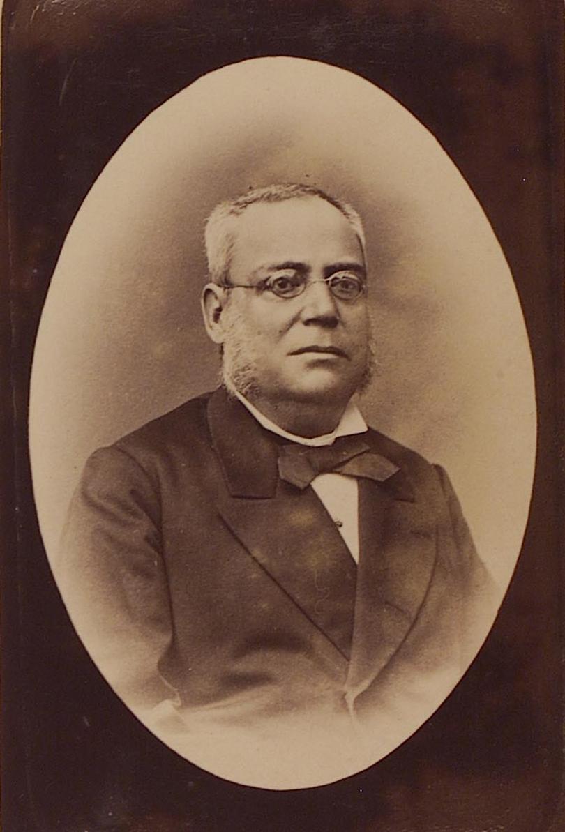 Luís de Sousa Faria e Melo, era natural de Viana do Alentejo.