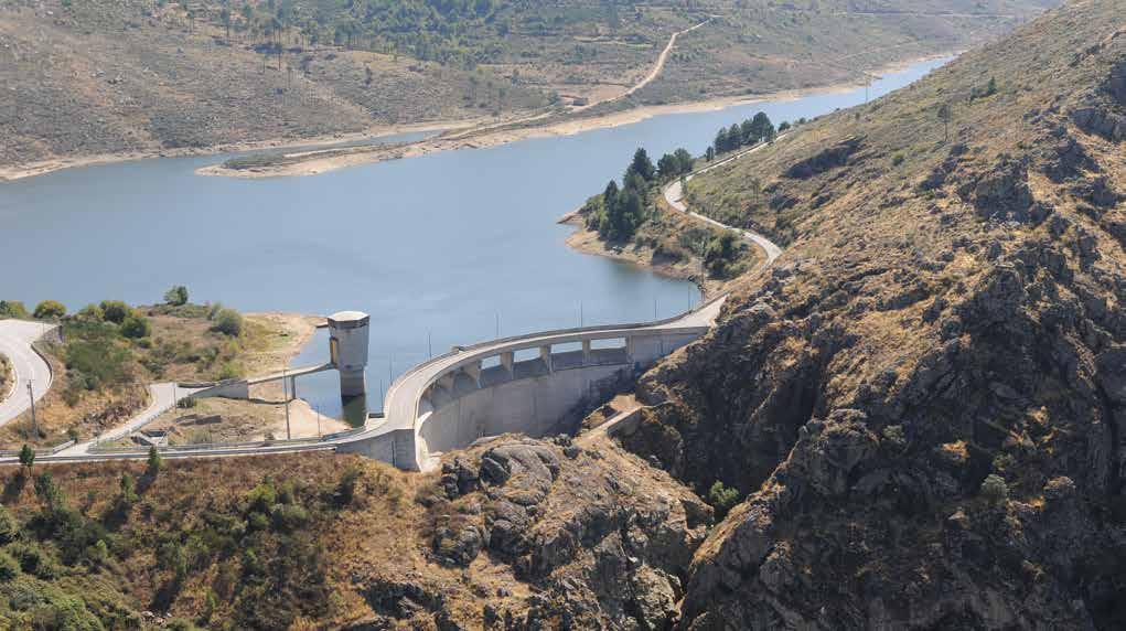 1.2 Centro de Produção Tejo-Mondego 1.2.1 Aproveitamento hidroelétrico do Caldeirão O circuito hidráulico, com 1460 m de comprimento, são restituídos junto à central, no rio Mondego.
