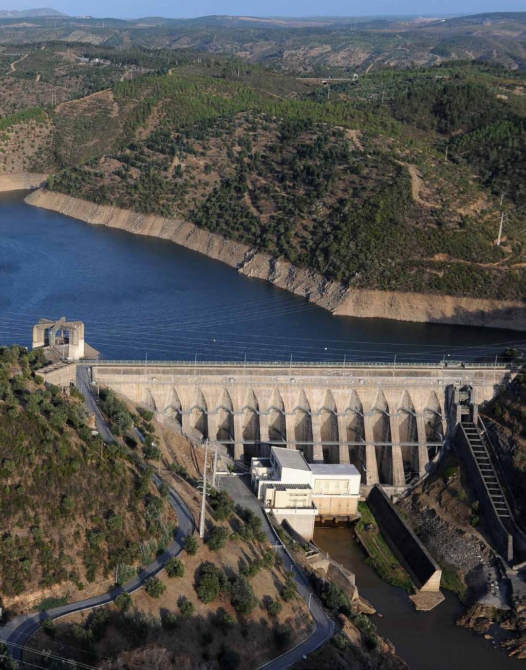 11 Segurança de Barragens A presença da barragem / açude constitui um dos aspetos ambientais mais significativos dos aproveitamentos hidroelétricos.