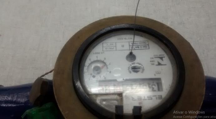 Figura 10: Hidrômetro com a cúpula perfurada e com a relojoaria travada.