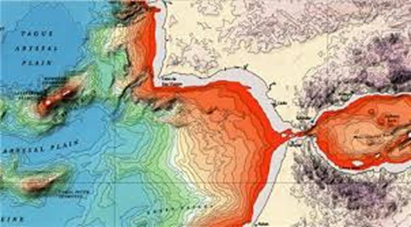 Pluma topográfica no golfo de Cádis O oceano superior responde ao