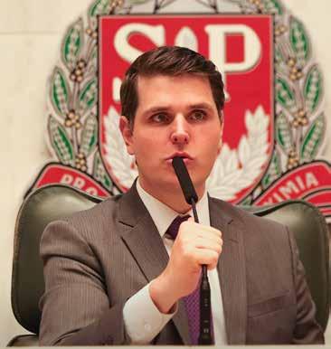 2 Cauê Macris RESPEITO POR SÃO PAULO Em seu segundo mandato como deputado estadual, Cauê Macris foi eleito presidente da Assembleia Legislativa do