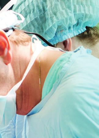 cirurgiões especialistas em cirurgia palpebral para a reconstrução de defeitos que acometem o olho, revela o médico.