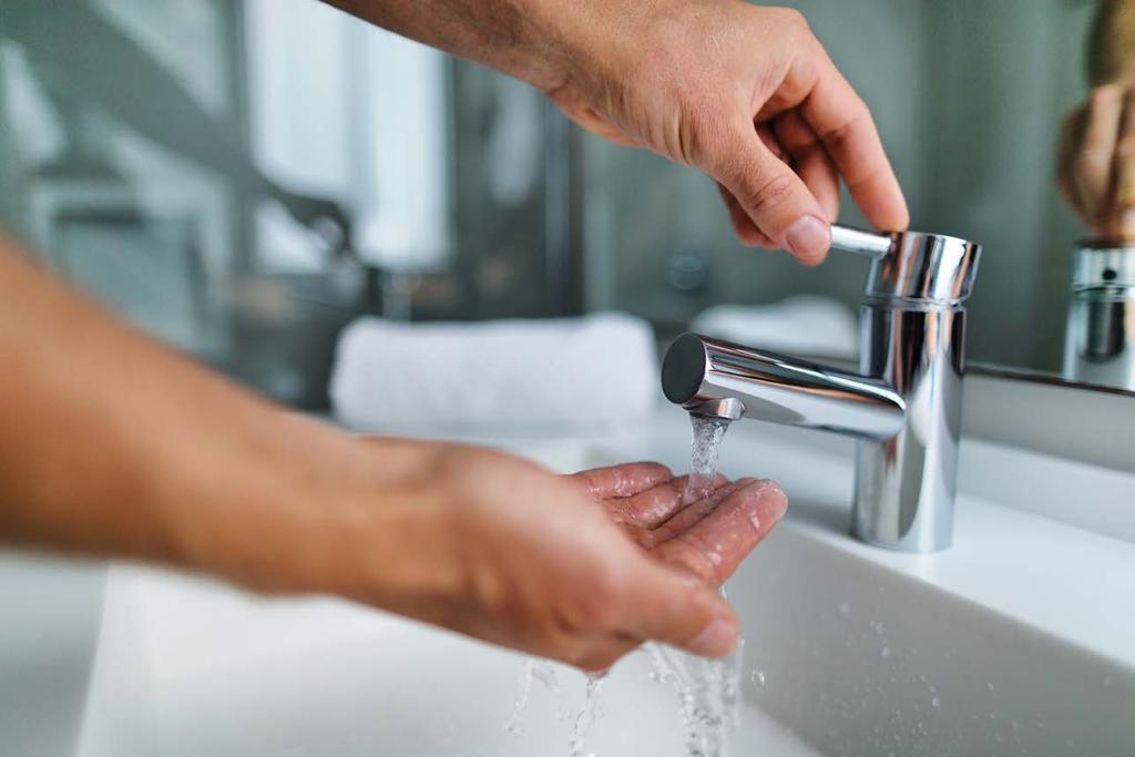 5. Águas Quentes Sanitárias 5.1 Águas Quentes Sanitárias Designam-se como Águas Quentes Sanitárias (AQS) as águas quentes utilizadas nos banhos, nas cozinhas e nas instalações sanitárias.