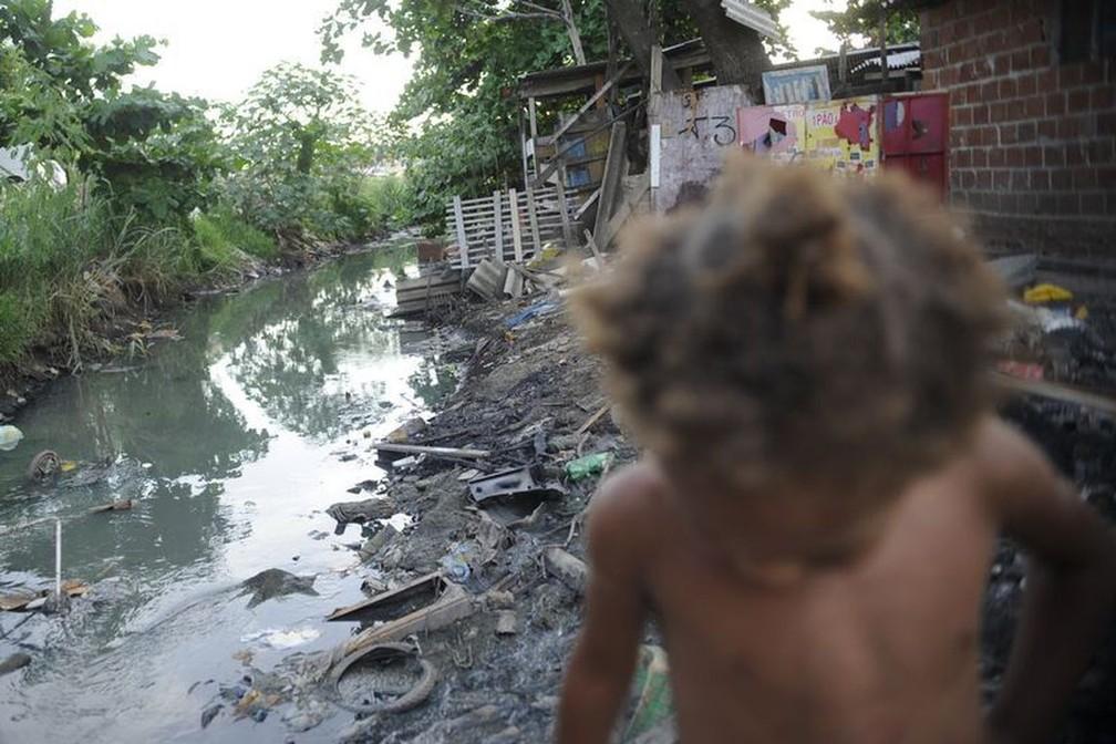 Brasil tem 5,2 milhões de crianças na extrema pobreza e 18,2 milhões na pobreza g1.globo.com/economia/noticia/2018/12/09/brasil-tem-52-milhoes-de-criancas-na-extrema-pobreza-e-182-milhoes-napobreza.