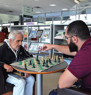 JOGOS PARA TODOS! Oficina de xadrez Os participantes aprendem as regras, os movimentos das peças e algumas táticas, além de disputar partidas.