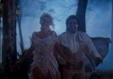 Ao fim da festa, Maria e Bob se reencontram, e em última cena, vestidos como príncipe e princesa, terminam felizes para sempre.