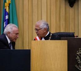 Ao lado de Temer, Brito Pereira disse que a lei será cumprida, mas acrescentou que cabe ao Judiciário aplicá-la e da reforma apresentada pelo governo.