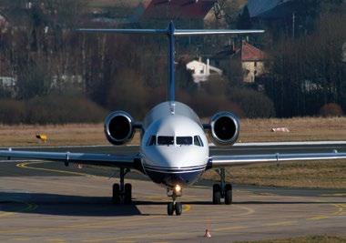 REGIONAL Fokker 100 Fokker O Fokker 100 é um avião de curto e médio curso, fabricado pela empresa holandesa Fokker.