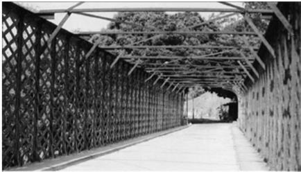 1853 e na Rússia em 1857. (PINHO; BELLEI, 2007) No Brasil, as primeiras pontes rodoviárias em treliça totalmente em aço foram construídas entre 1850 e 1880.