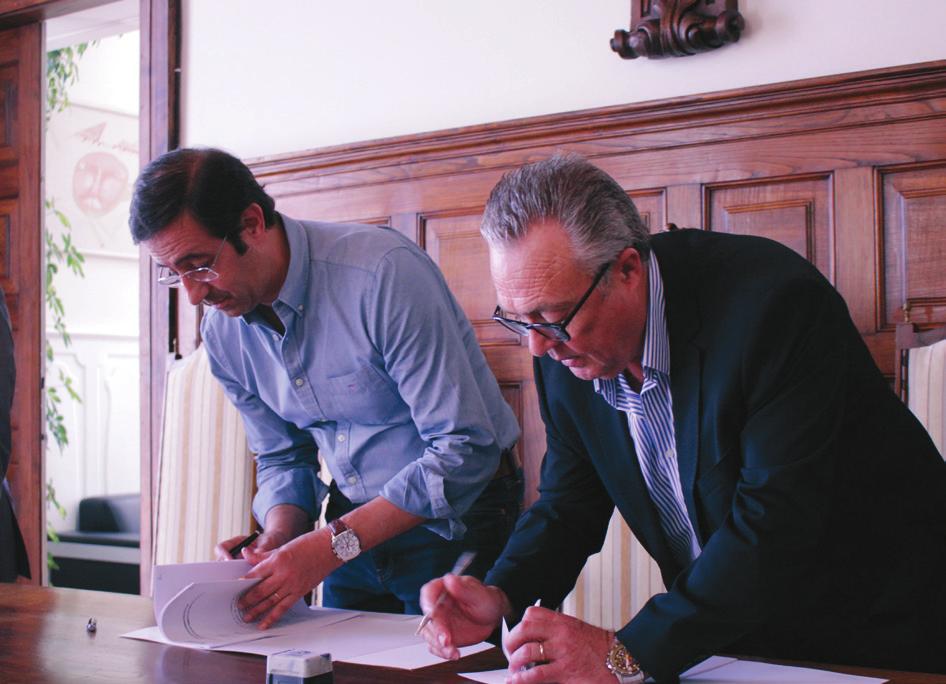 O contrato foi assinado pelo presidente da Junta de Freguesia, Manuel Dias e pelo presidente da Câmara Municipal de Espinho, Pinto Moreira.