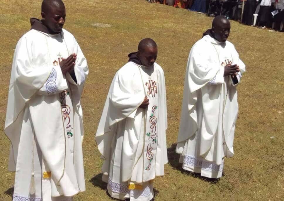 Ordenações no Quénia No passado 16 de fevereiro foram ordenados três novos sacerdotes