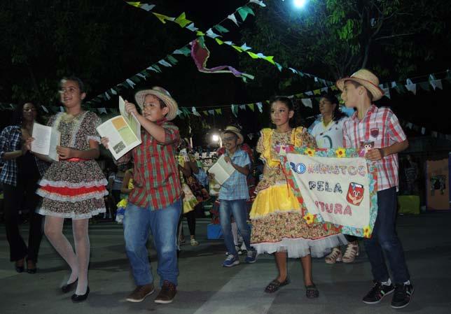 O principal objetivo do projeto é, através de uma ação disciplinada (com horário, frequência e duração), despertar a vontade diária de ler.