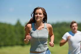 O exercício físico nos mantém fisicamente e mentalmente saudáveis e bem dispostos. O exercício físico controla o excesso de adrenalina que os que sofrem de ansiedade têm em seus corpos.