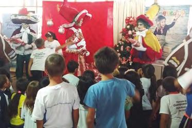 Foi assim o encerramento da campanha do brinquedo Veja com os olhos de uma criança, realizado no Sesc Água Verde, na capital paranaense.
