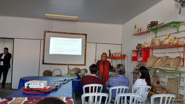 Capacitação Diretoria A Diretoria da ACAMAR, participou na tarde de hoje de uma importante capacitação na Rede Regional de Cidadania Ativa, que tem como consultora a excelente profissional Leila