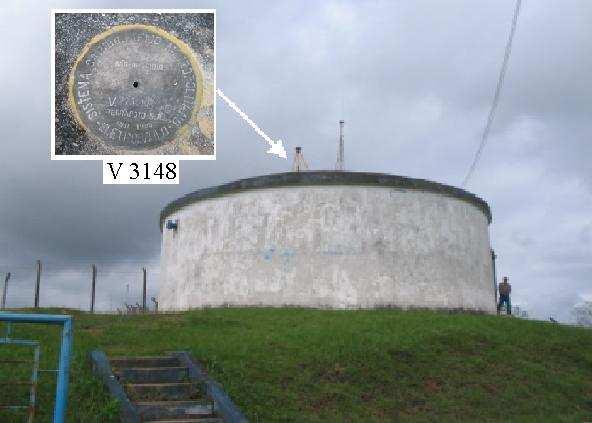 Figura 30 Vista e detalhe do Vértice 3190 Dia Juliano 117 (26/04/2004) Neste dia foi reocupado o vértice