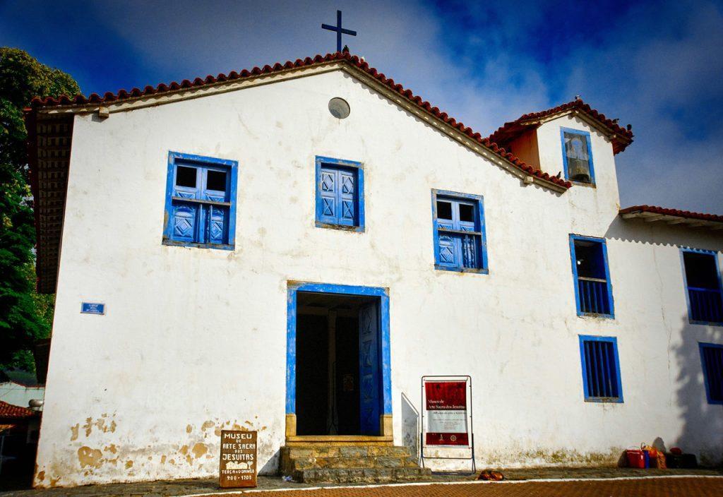 museu, diversas barraquinhas de artesanato e gastronomia disputam espaço com os turistas vendendo os mais diversos produtos.