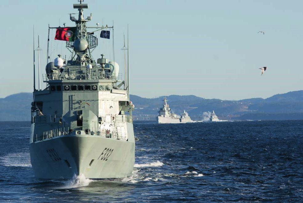 A Marinha A participação da Marinha na NATO, e o respetivo contributo para a defesa coletiva, a gestão de crises e as operações de segurança marítima, reforça a ligação transatlântica e é uma