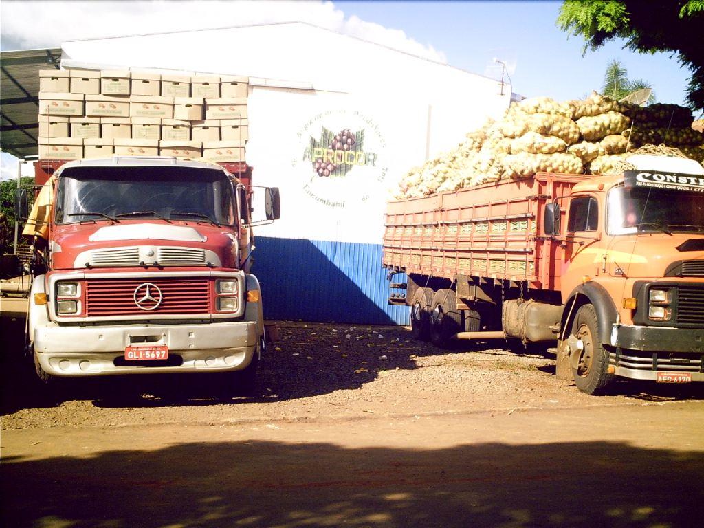 b) A comercialização é uma etapa