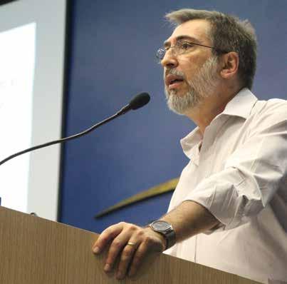 Roberto Banaco: a despatologização da doença mental RESUMO: Roberto Alves Banaco, a convite do curso de Psicologia, ministrou a palestra Despatologizando a psicopatologia: um analista do