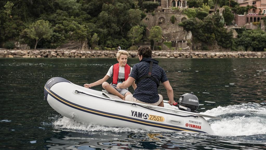 Três barcos de apoio verdadeiramente desportivos Porque não entrar na água com um YAM STi, onde a sua diversão vem acrescida de um pouco de conforto?