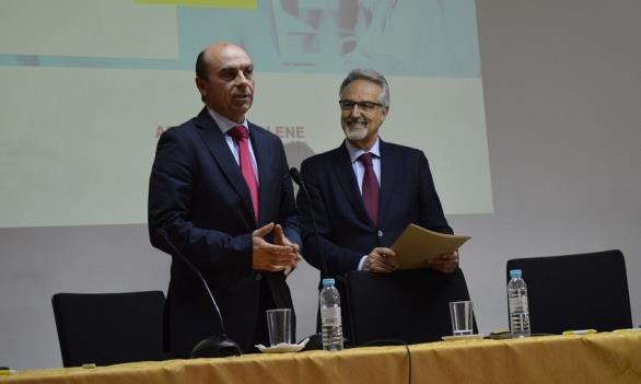 DR. EDUARDO ALVES TOMA POSSE COMO PROVEDOR DO ESTUDANTE Na presença do Presidente do Conselho de Direção, Prof.