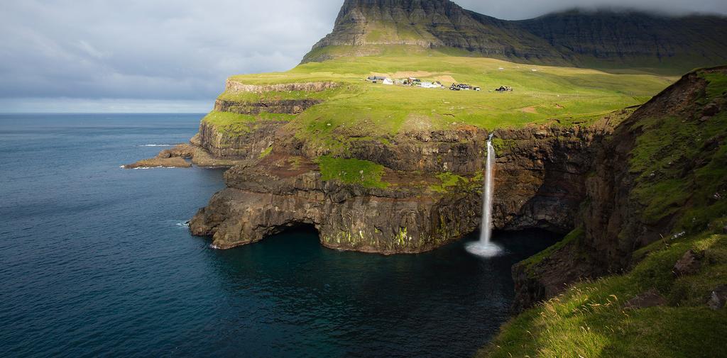 Islândia e as Faroé Partidas 3ª Feira- 30 de Abril a 24 de Setembro 1º Dia Lisboa (ou Porto) Reykjavik Partida em voos TAP/Icelandair para Reykjavik.