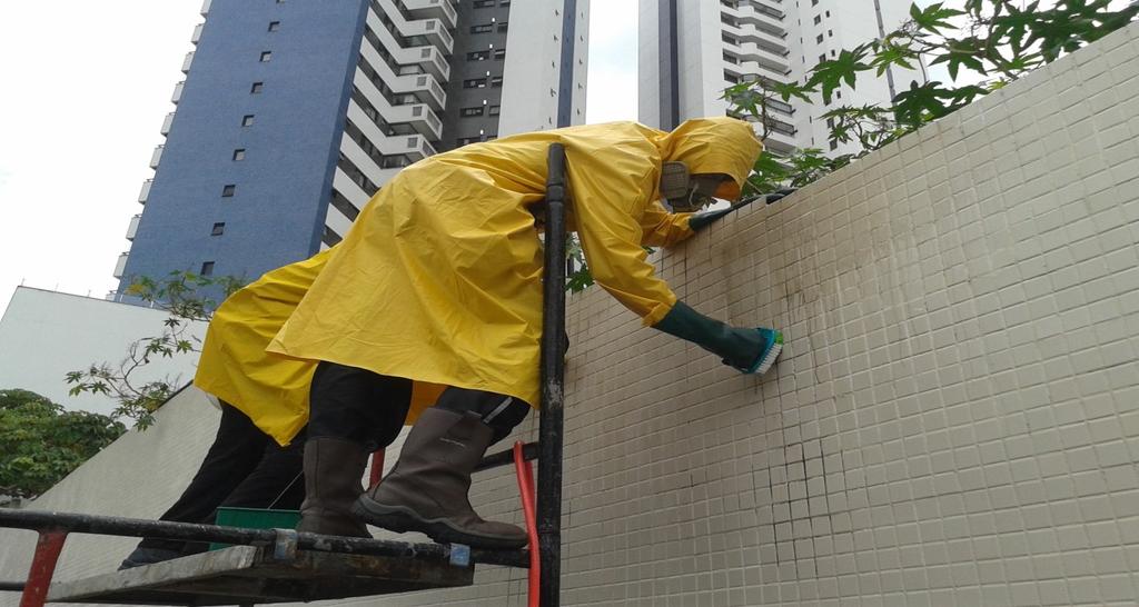 Limpeza de Vidros e Fachadas Pulblicações Trabalhamos com produtos de alta qualidade.