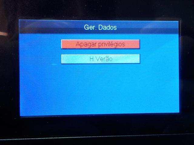 Apenas entre com Ano/Mês/Dia e Hora/Minuto/Segundo e pressione M/OK quando terminado. 7.5 GERENCIAR DADOS (GER. DADOS) Para entrar nesse menu, pressione a tecla M/OK e a opção 5.