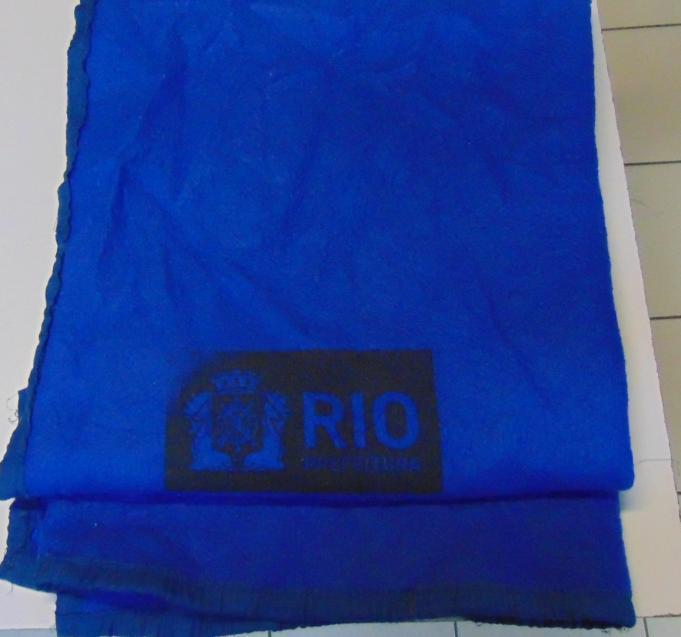 Cobertor confeccionado em tecido 100% poliester, resistente a lavagem hospitalar,na cor azul, medidas 210x140 cm (cxl), com