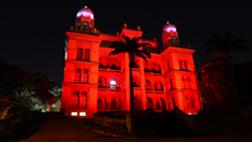 Símbolo da instituição, o Castelo da Fiocruz ficará iluminado de vermelho na primeira semana de dezembro, em alusão ao Dia Mundial de Luta contra a Aids, 1 /12 (foto: Peter Ilicciev) Além disso, os