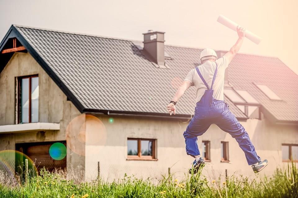 Planeje as finanças Comprar um imóvel na planta é uma questão a longo prazo. Ao contrário de compras com imóveis já construídos, nesse negócio a casa ainda está no papel.