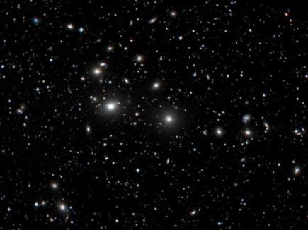 L: da linha de pelo menos três das mais brilhantes galáxias