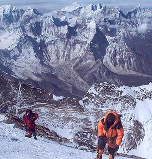 meses para se ambientarem antes de escalarem montanhas