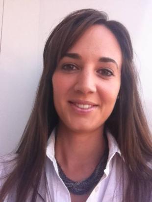 FORMADORA Vera Ferreira 36 Anos Formada em Kinesiologia, Brain Gym, Terapia Prânica e Aromaterapia.