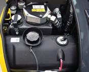 de combustível e óleo prático e seguro debaixo do capot dianteiro O filtro de combustível