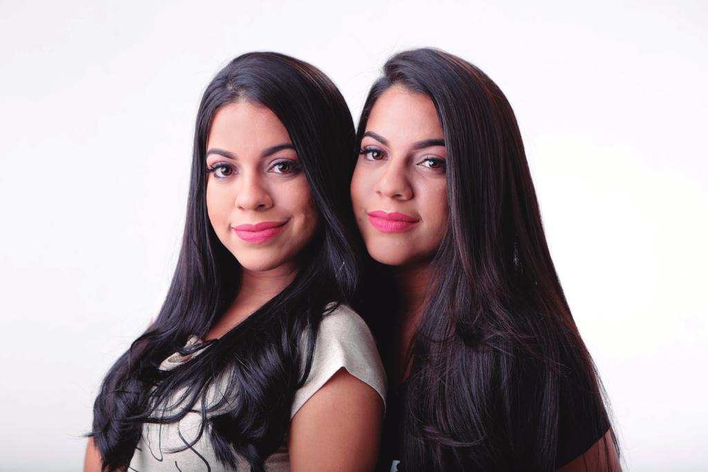 Naara e Sarah Oficial Naara e Sarah Naara e Sarah Naara e Sarah Naara e Sarah Naara e Sarah NAARA E SARAH Inspiradas em youtubers americanas, Naara e Sara iniciaram a carreira de cantoras aos 13 anos.
