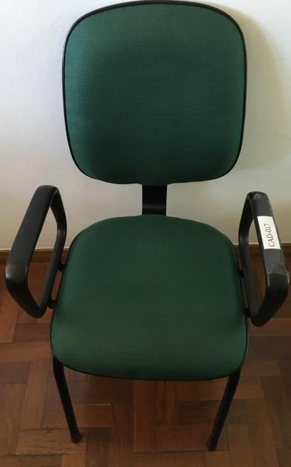 12 - Cadeiras estofadas apoio