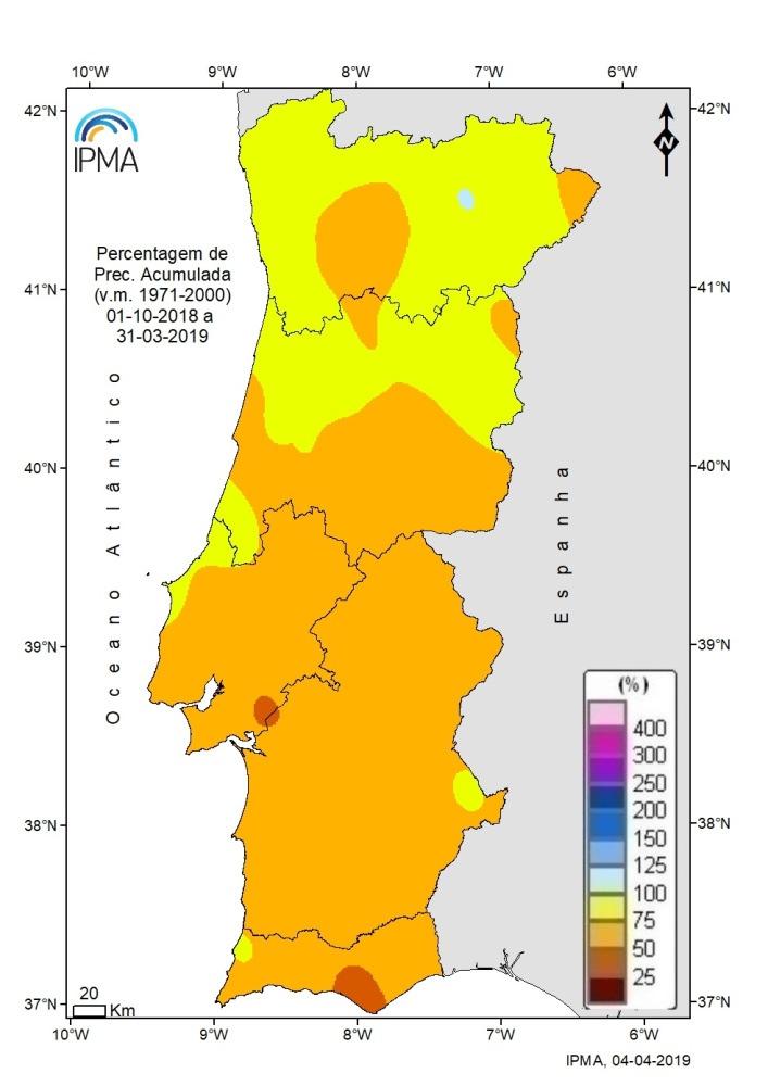 Figura 2 - Precipitação mensal acumulada no ano hidrológico 2018/19 e média da