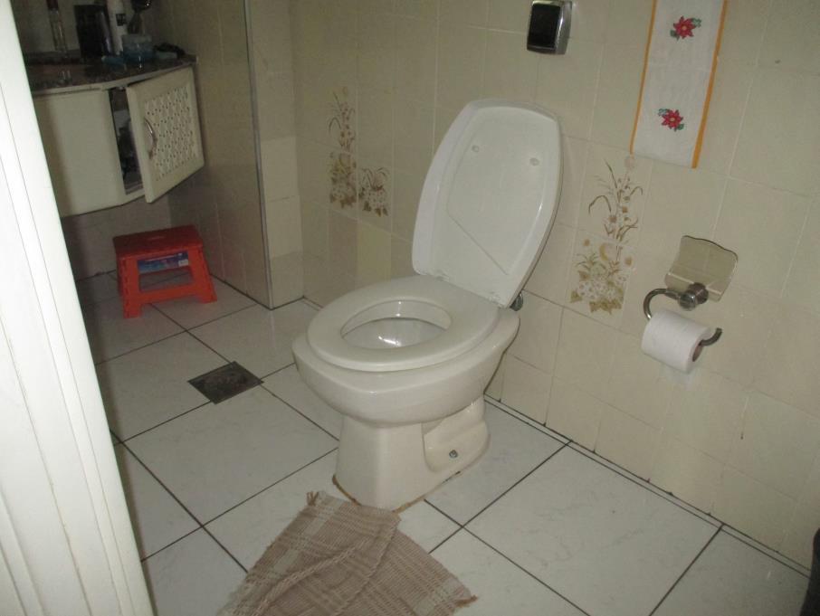 fls. 323 Banheiros A unidade habitacional possui 02 (dois) banheiros dos quais apresentaram