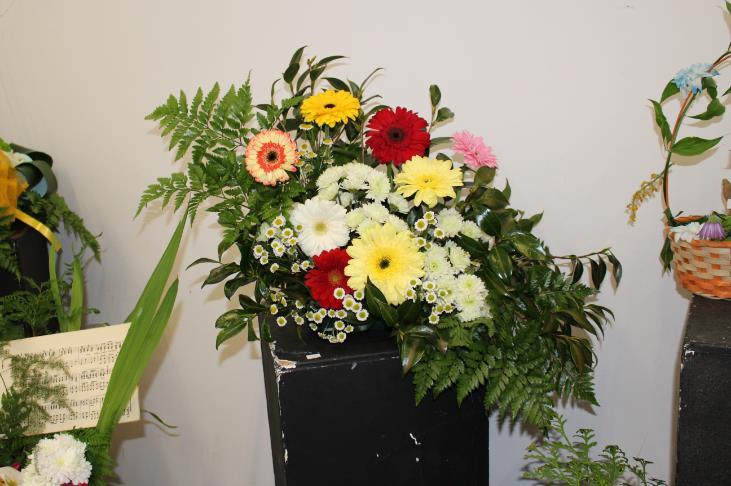Por isso, a equipa organizadora agradece, às entidades que colaboraram com a oferta de flores e verduras,