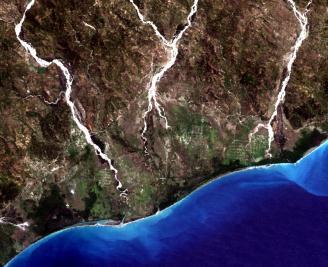 Subjectividade ou impossibilidade de definição rigorosa Desenho de margens Imagem LANDSAT 89 Imagem LANDSAT 99 Modo de observação ESCALA A escala de observação, como sinónimo de nível de