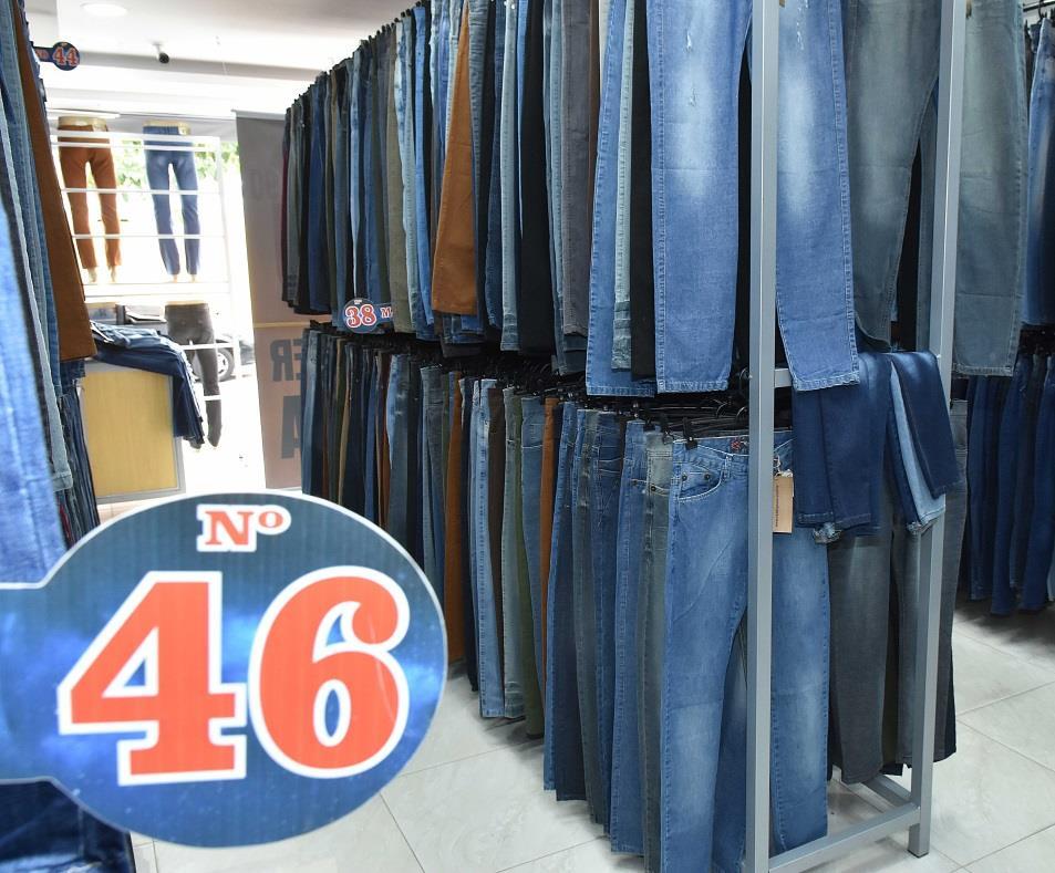 Simples e lucrativa! O formato de exposição das lojas Rifai Jeans também é outro diferencial da marca.