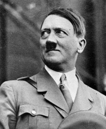 1933: a Assembleia alemã foi incendiada e Hitler culpa os