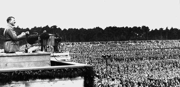 Adolf Hitler Noite dos longos punhais 1935: Hitler cria a Lei de Nuremberg,