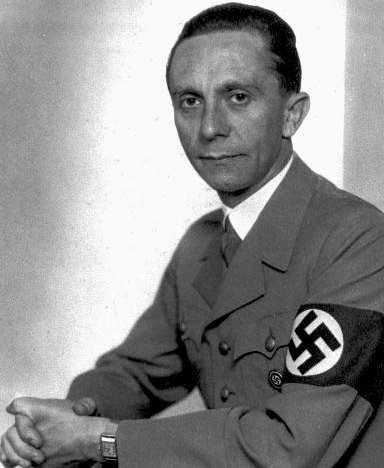 Adolf Hitler Hitler designa Josep Goebbels para manipular a imprensa, tv, rádio, cinema e teatro,